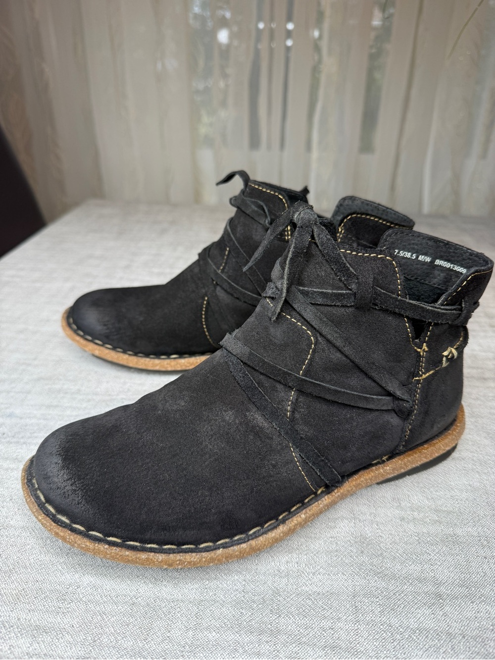 Born Tarkiln Black Distressed Leather Ankle Boots 7.5 - Picture 3 of 16